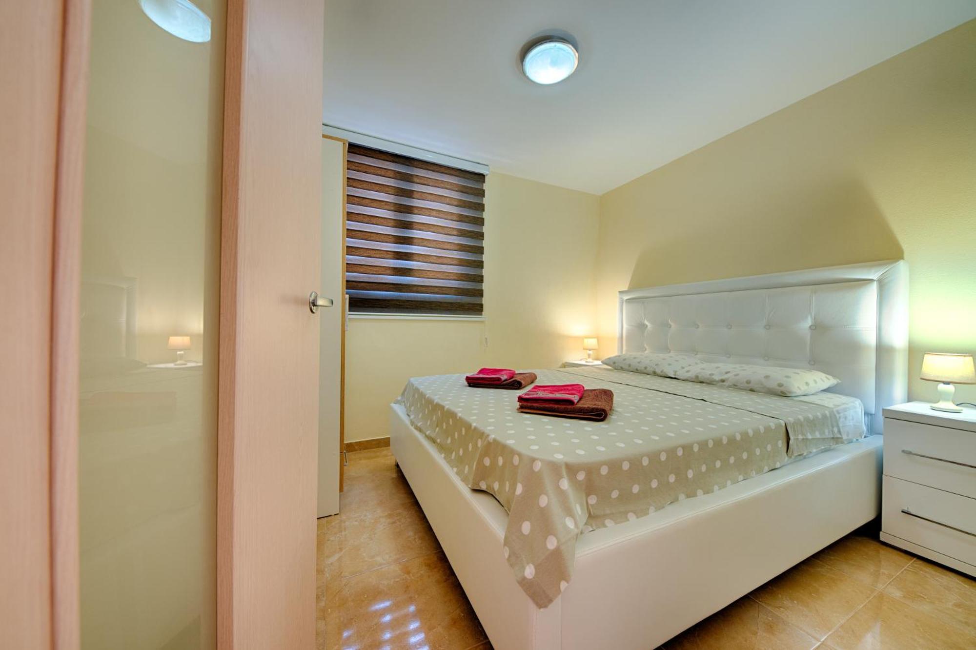 Free Food And Swimming Pool Apartman Utjeha Kültér fotó