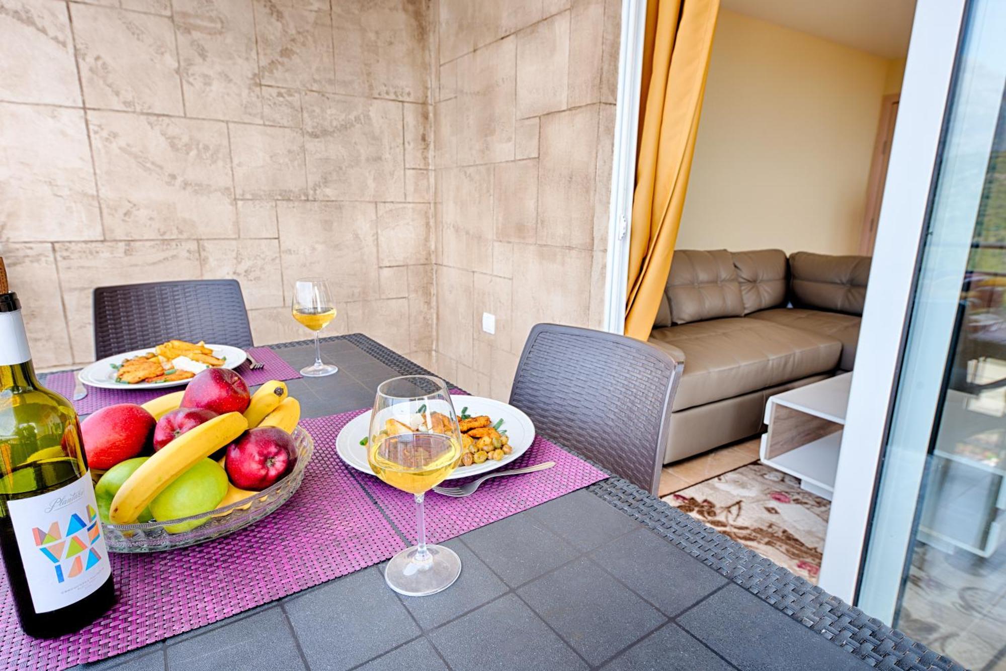 Free Food And Swimming Pool Apartman Utjeha Kültér fotó
